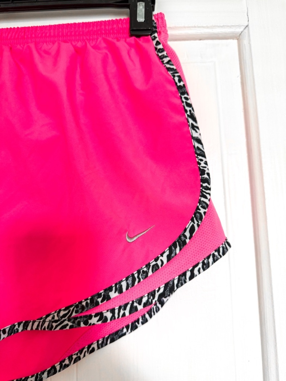 Nike Dri-Fit Tempo Running Shorts in Hot Pink Leopard - Picture 2 of 6